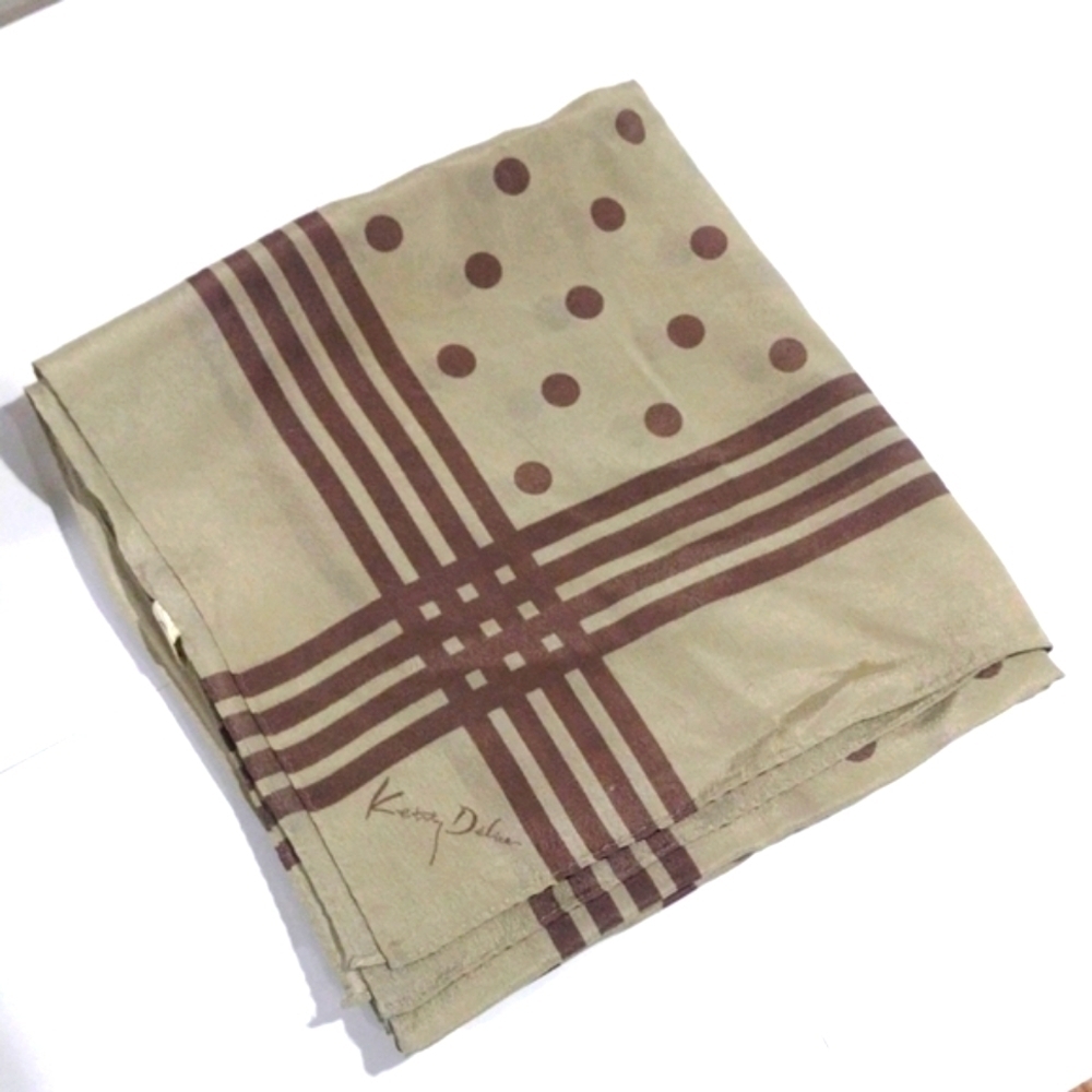Classic Vintage Brown Pattern Silk Scarf – Women’s 34×34" Lightweight Design